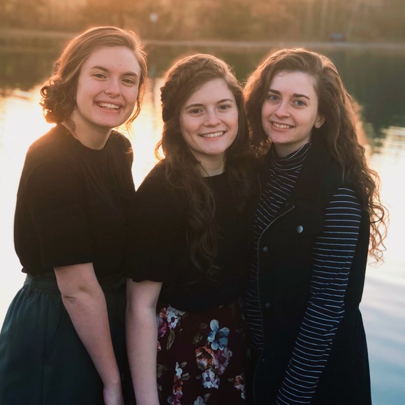 Meet your Posher, Emily - Picture 1 of 1